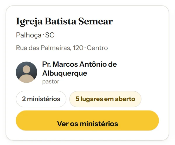 O cartão de uma igreja no diretório: nome, cidade, endereço, o pastor e quantos lugares estão em aberto.