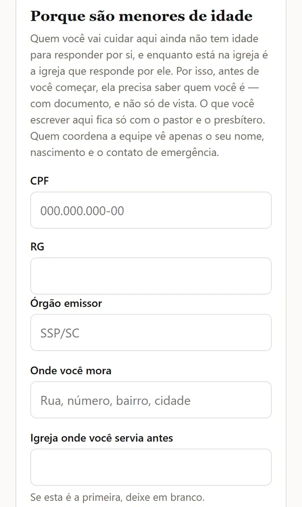 Na ficha do ministério infantil, o motivo escrito antes dos campos de documento: porque são menores de idade.