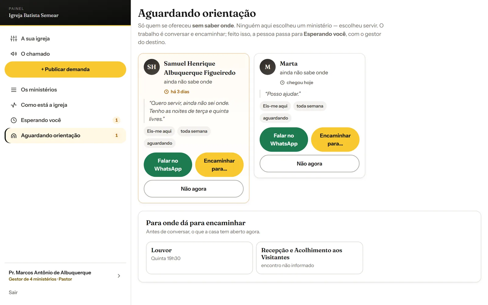 Pessoas que querem servir e ainda não sabem onde, esperando alguém conversar e encaminhar.
